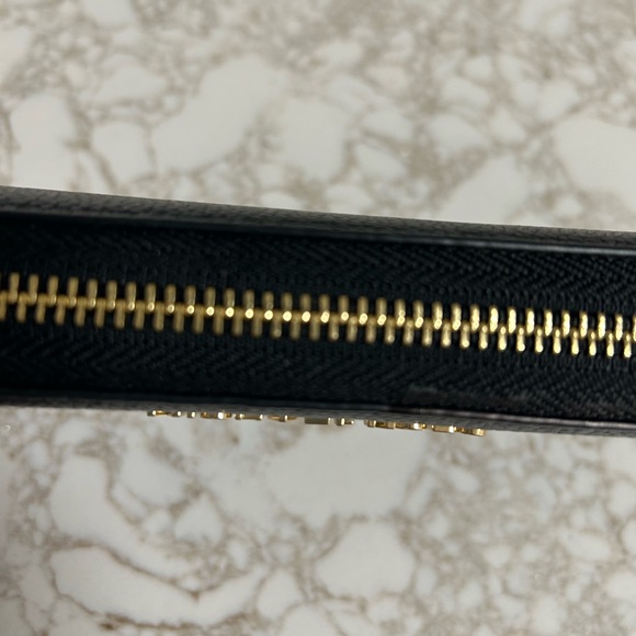 Michael Kor ladies black zip wallet. New WOT. Beautiful wallet with hand strap. - Picture 15 of 15